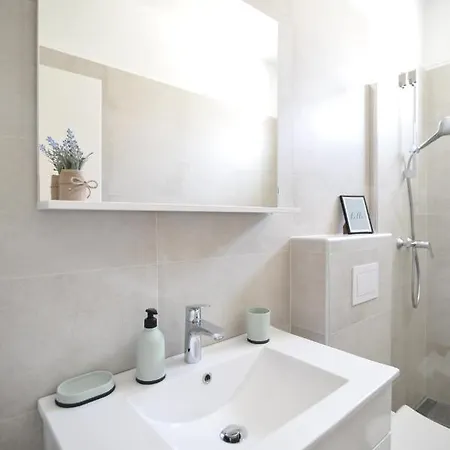 Tony's House In Garden 扎达尔