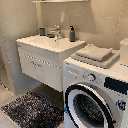 Tony's House In Garden * 扎达尔