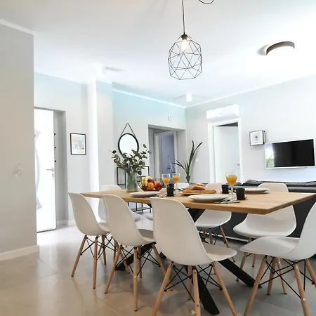 Tony's House In Garden