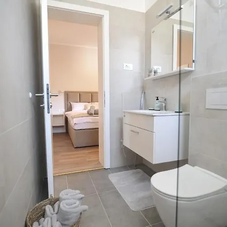 Tony's House In Garden