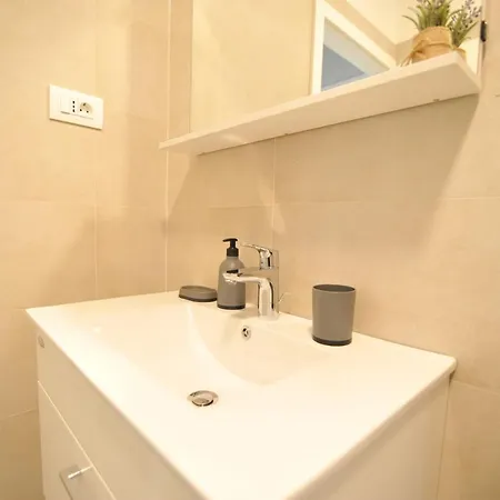 Tony's House In Garden Villa *