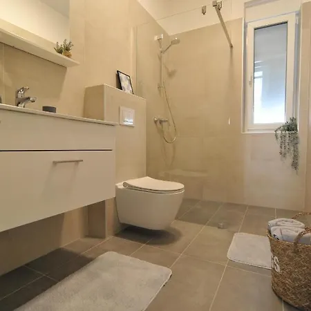 Tony's House With Private Pool, Garden And Parking *