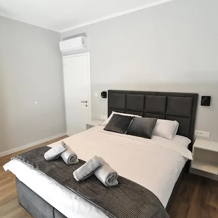 Tony's House In Garden *