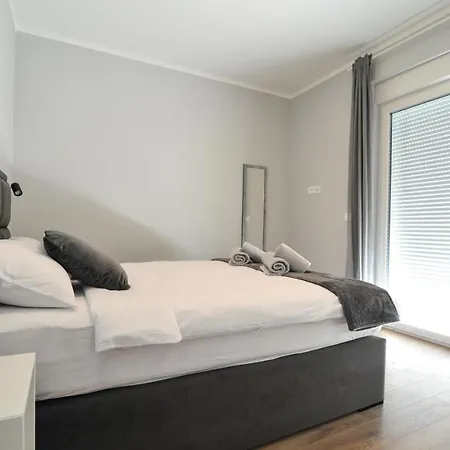 Tony's House With Private Pool, Garden And Parking * Zara