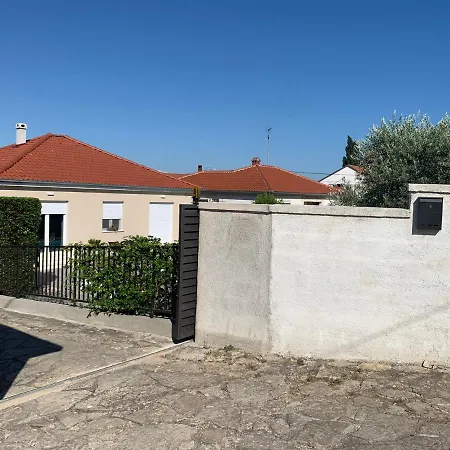 Tony's House In Garden Villa *