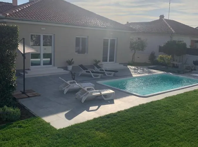 Tony's House In Garden Вілла *