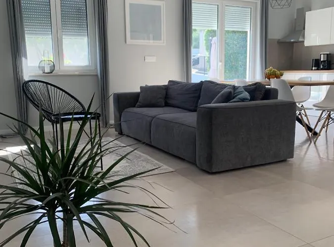 Tony's House In Garden Задар