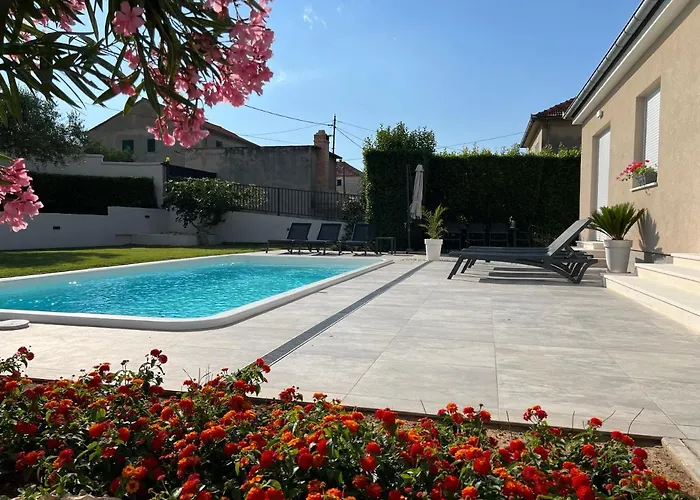 Tony's House In Garden Задар